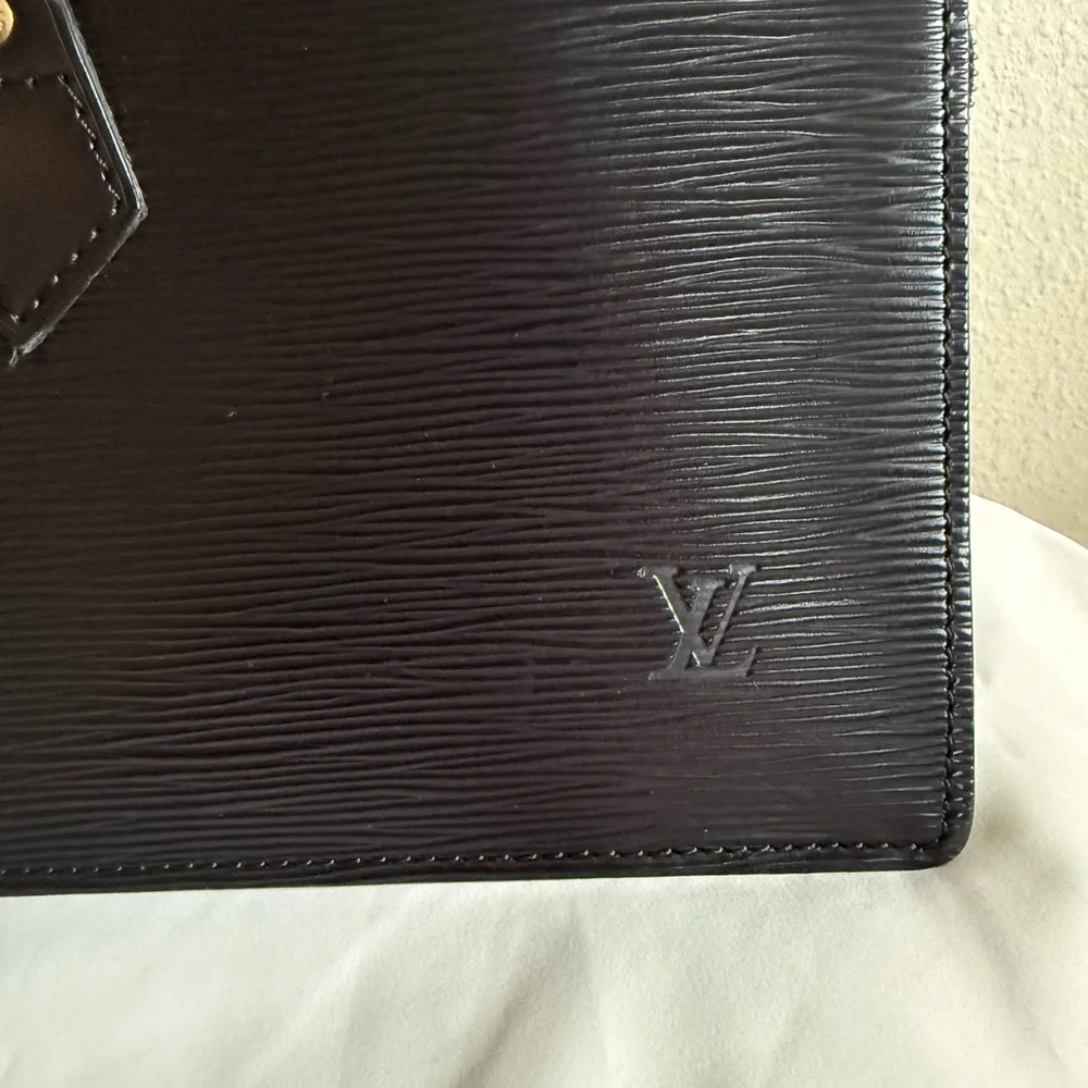 louis vuitton epi sac triangle. - Picture 3 of 13